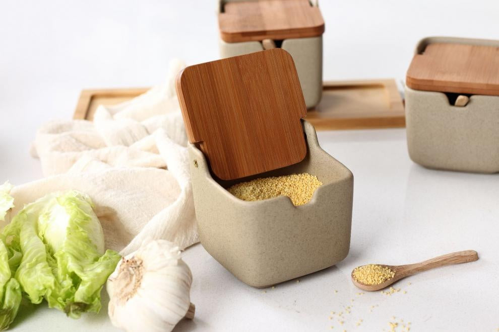 Boîte en céramique de style japonais avec serti à trois pièces de sertissage sel et S