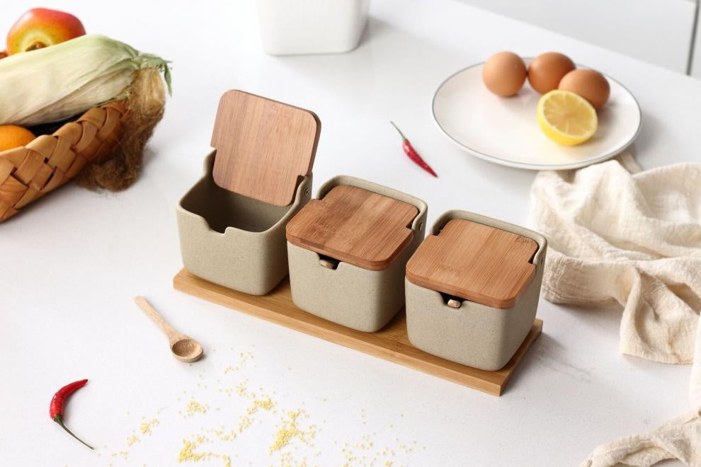 Boîte en céramique de style japonais avec serti à trois pièces de sertissage sel et S