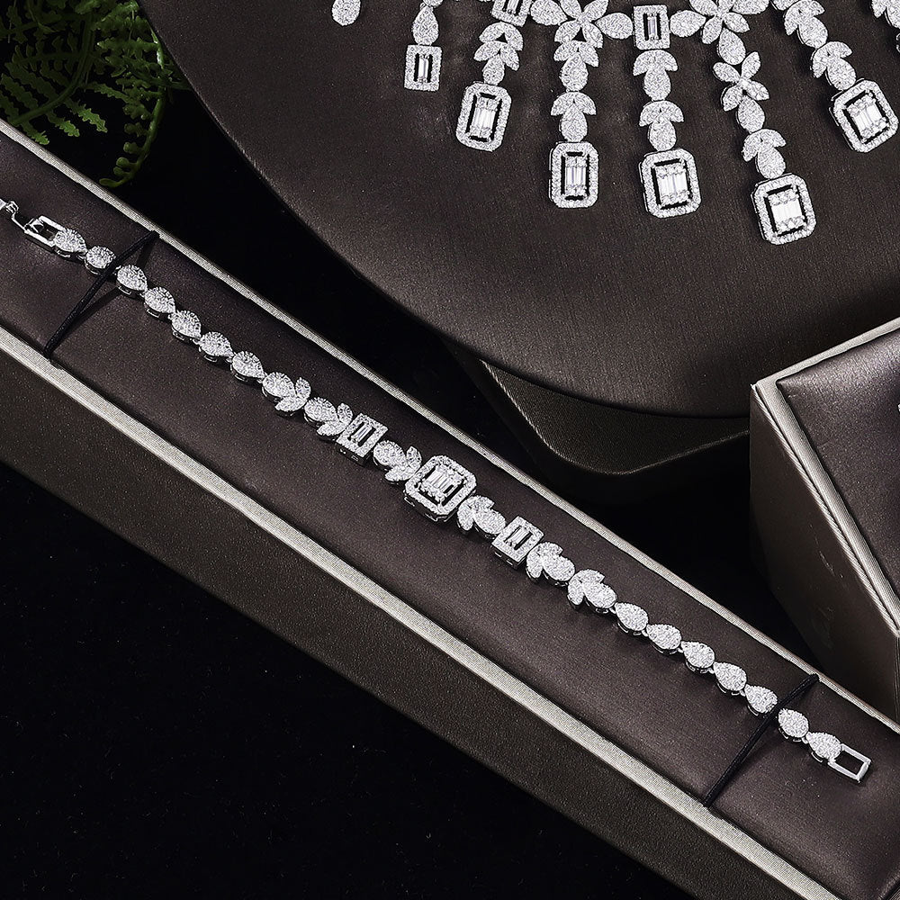 Collier Zircon Boucles d'oreilles Bracelet Anneau Ensemble de quatre
