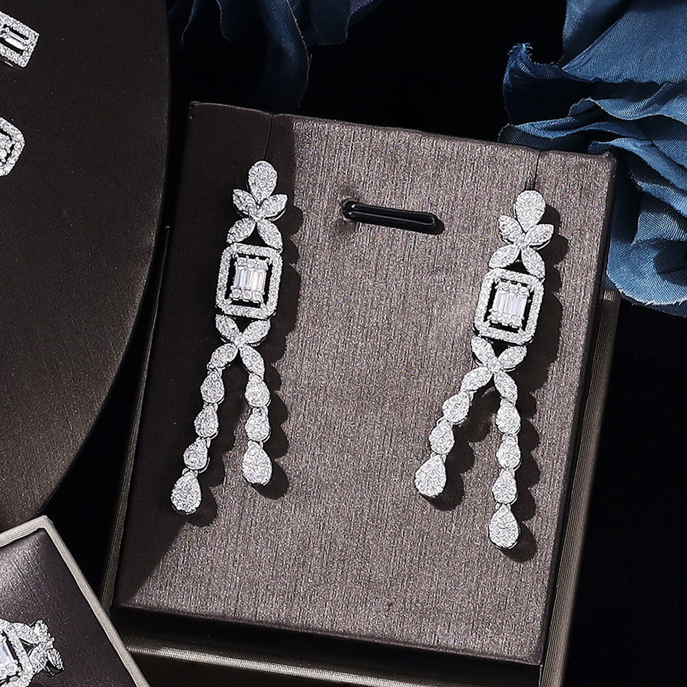 Collier Zircon Boucles d'oreilles Bracelet Anneau Ensemble de quatre