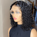 Les cheveux bouclés courts africains des femmes