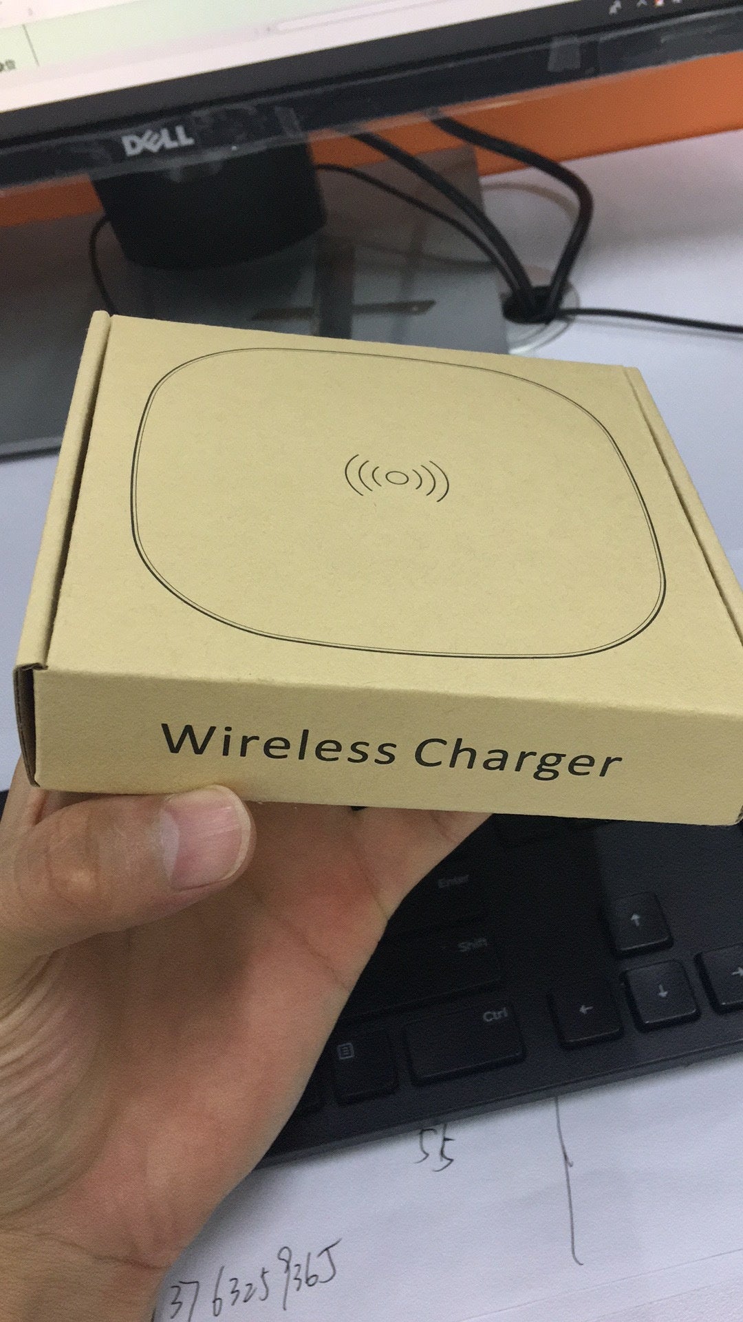Chargeur sans fil en cuir d'enveloppe métallique