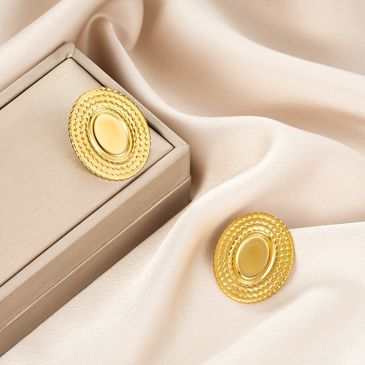 L'Europe et les États-Unis Boucles d'oreilles en acier titane Femme haute mode Personnalité Earri