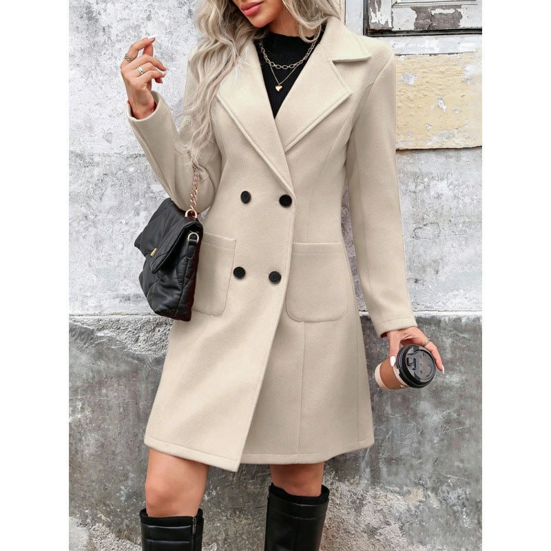 Élégant costume de laine femme avec style raffiné