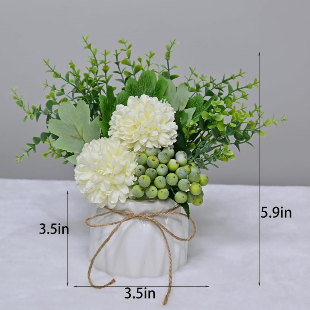 Décor saisonnier — Fleur d'hydrange artificielle et petit vase en céramique