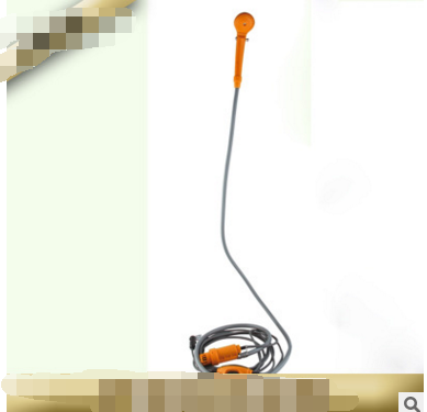 Un dispositif de douche portable pour la production d'une voiture avec douche