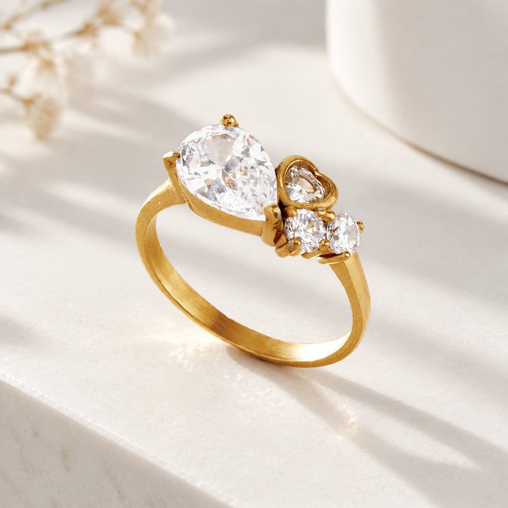 Anneau en acier inoxydable pour femmes avec zircon en forme de coeur
