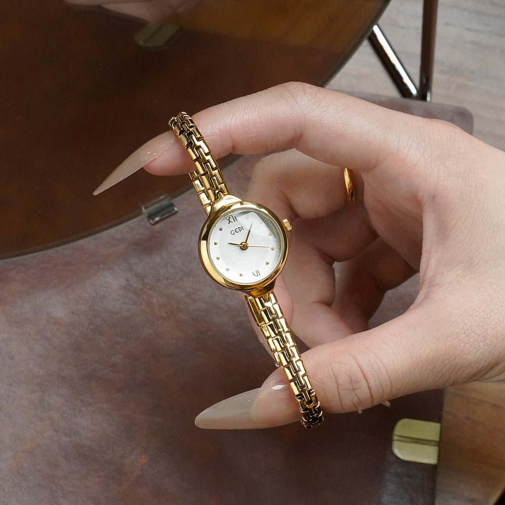 Mi-range léger luxe Niche Quartz bracelet montre avec un polyvalent sophistiqué Compact