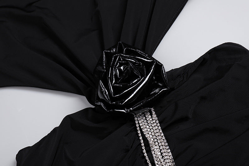 Sexy Backless Noir manches longues Hollow Flower Tassel Robe de décoration
