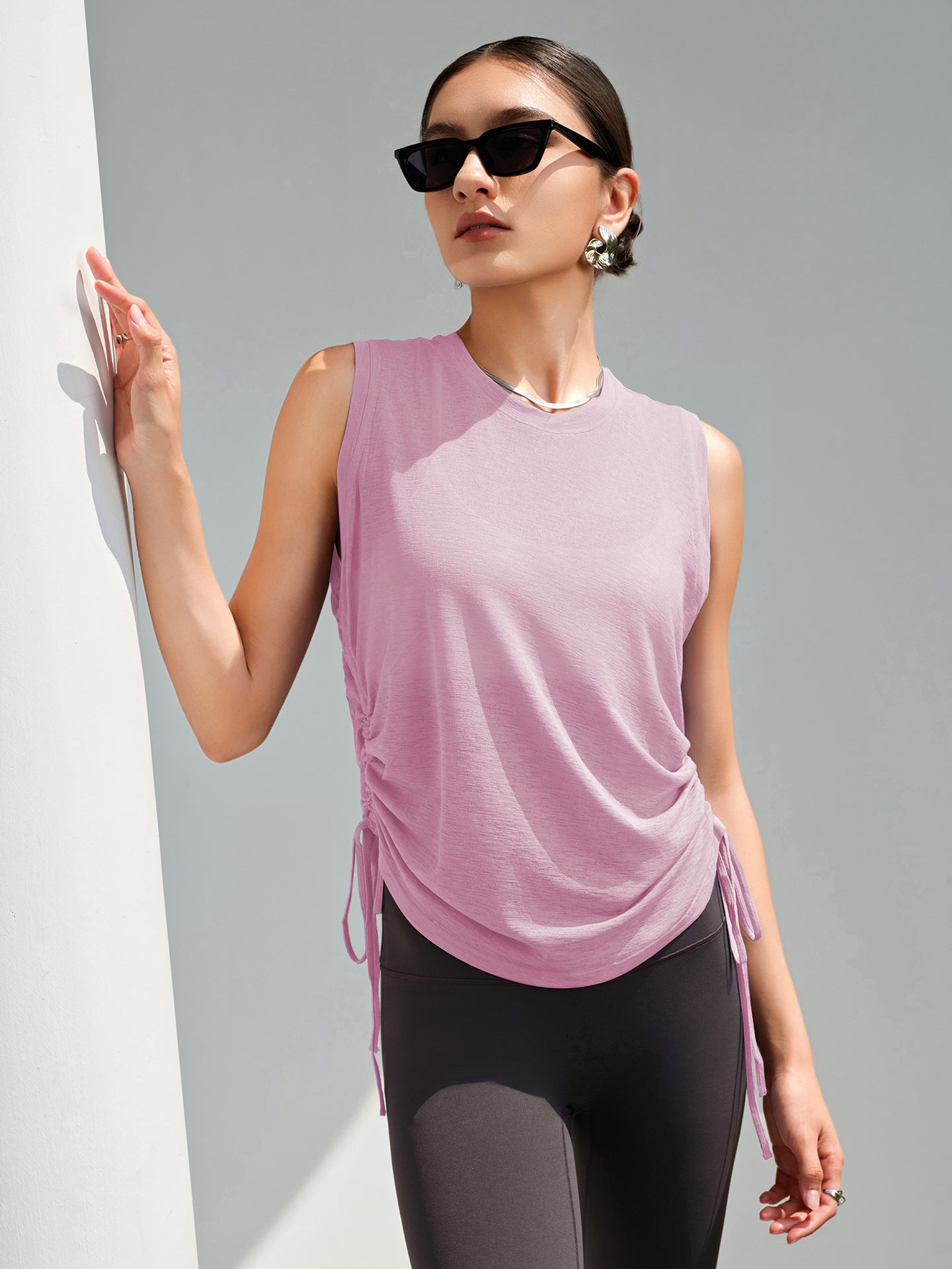 Haut des sports de drawstring de printemps et d'été pour les femmes