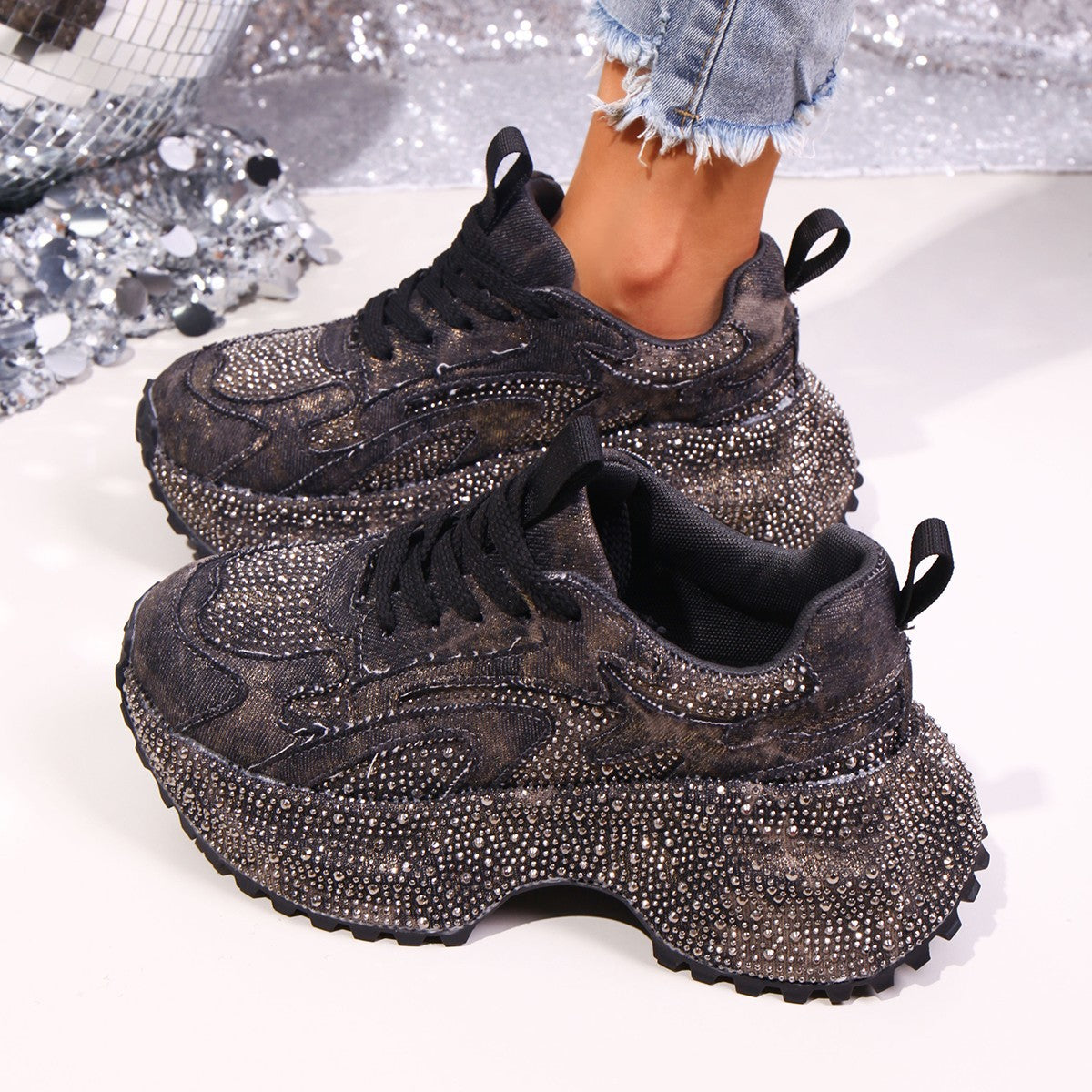 Femmes Stylish Versatile Augmentation de la hauteur Sneakers occasionnels à semelle épaisse