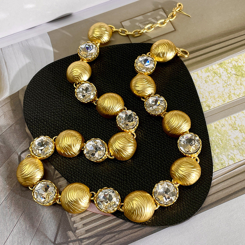 Collier d'or élégant et léger pour femme Chaîne de clavicule d'antique moyen