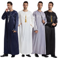 Contraste ethnique couleur robe homme