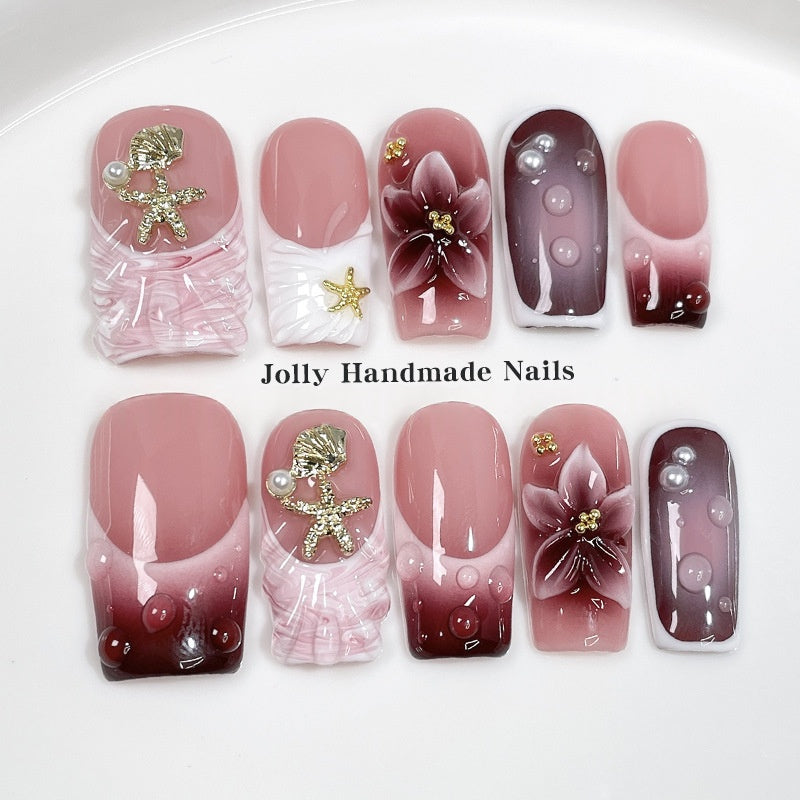Les femmes de style français Les ongles à la main