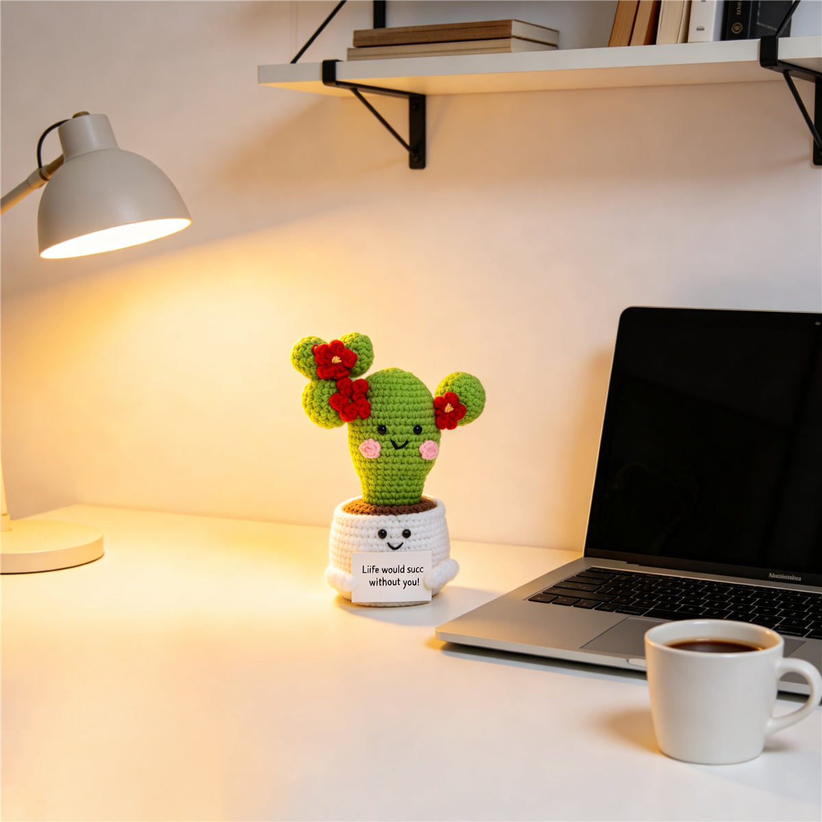 Crochet fait main Cactus Pot ornement avec brillant rouge Blossoms doux fil Croche éternelle