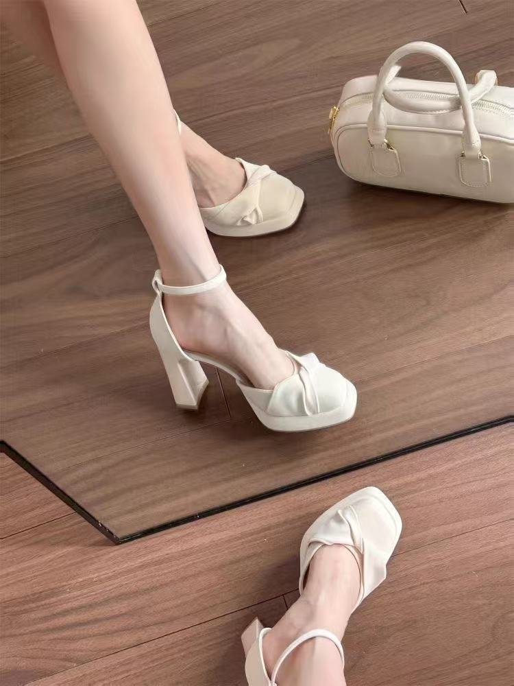 Femmes Superbes talons de plate-forme en un seul bracelet