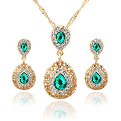 Boucles d'oreilles et ensemble de colliers