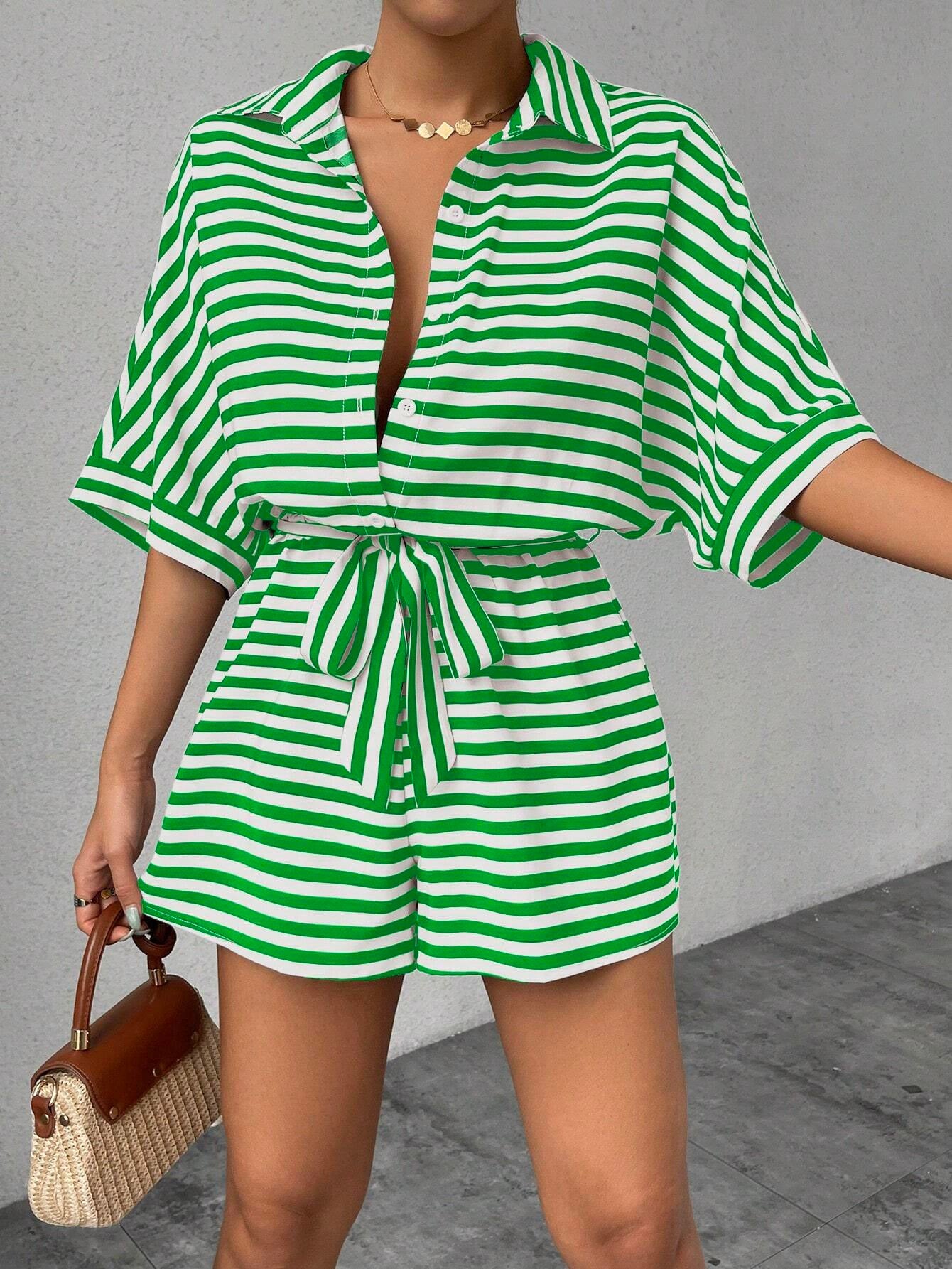 Maillot de saut rayé d'été doté d'un style de cardigan front-bouton de collier de lapel
