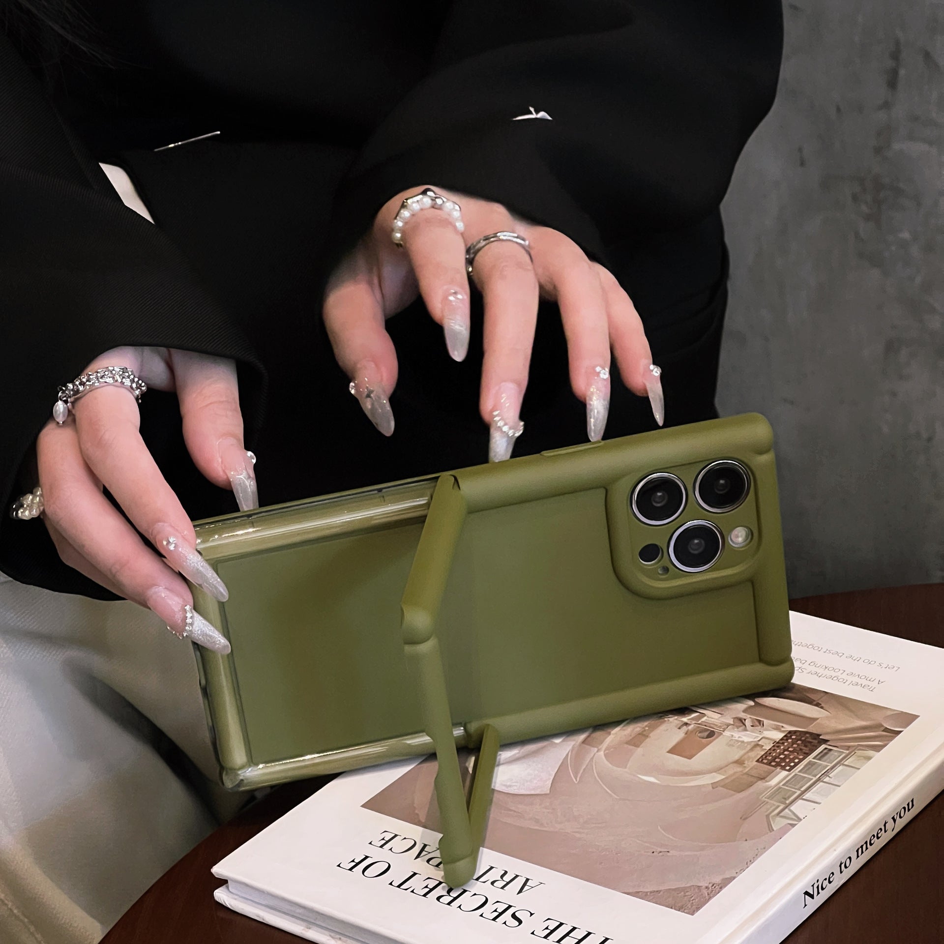 Skin Feeling Solid Color Phone Case Colonne romaine 14Pro Bracket Invisible tridimensionnel