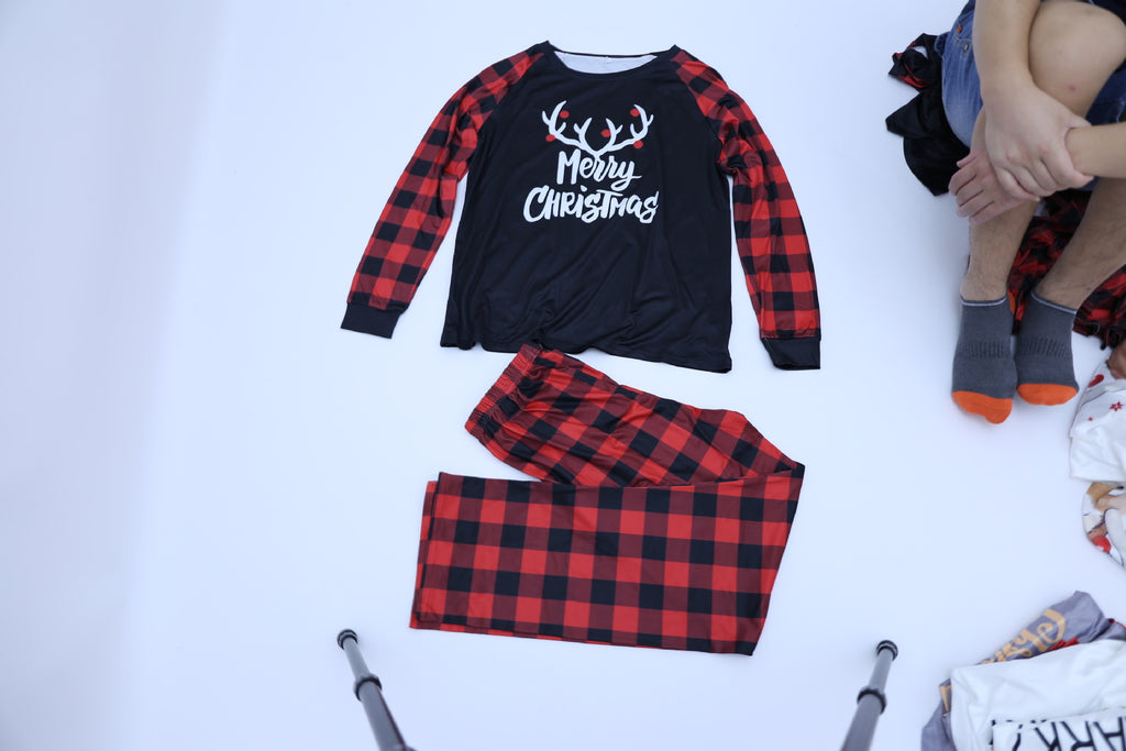 Costume famille parent-enfant assorti de couleur