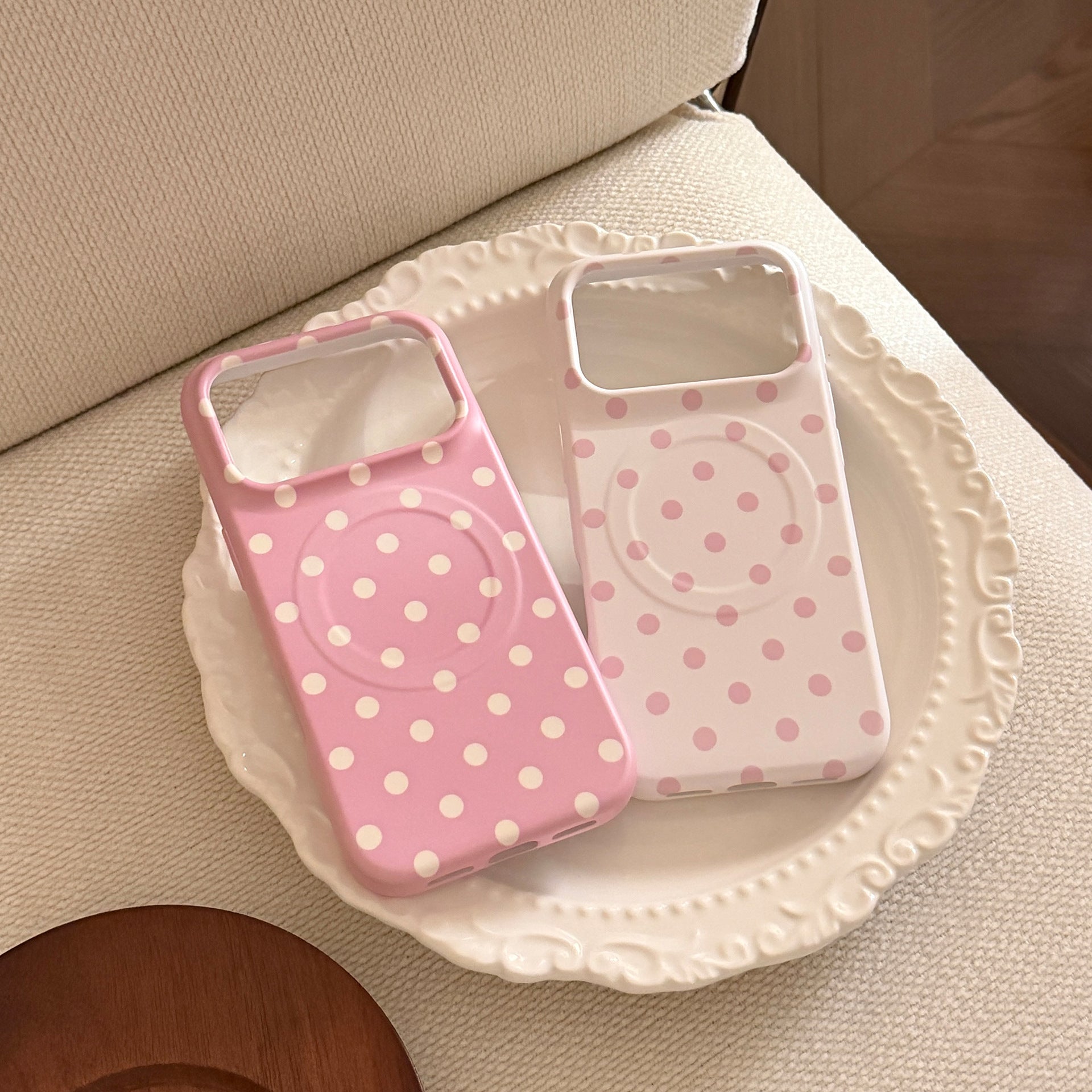 Coque de téléphone magnétique à point à crème polyvalente Polka