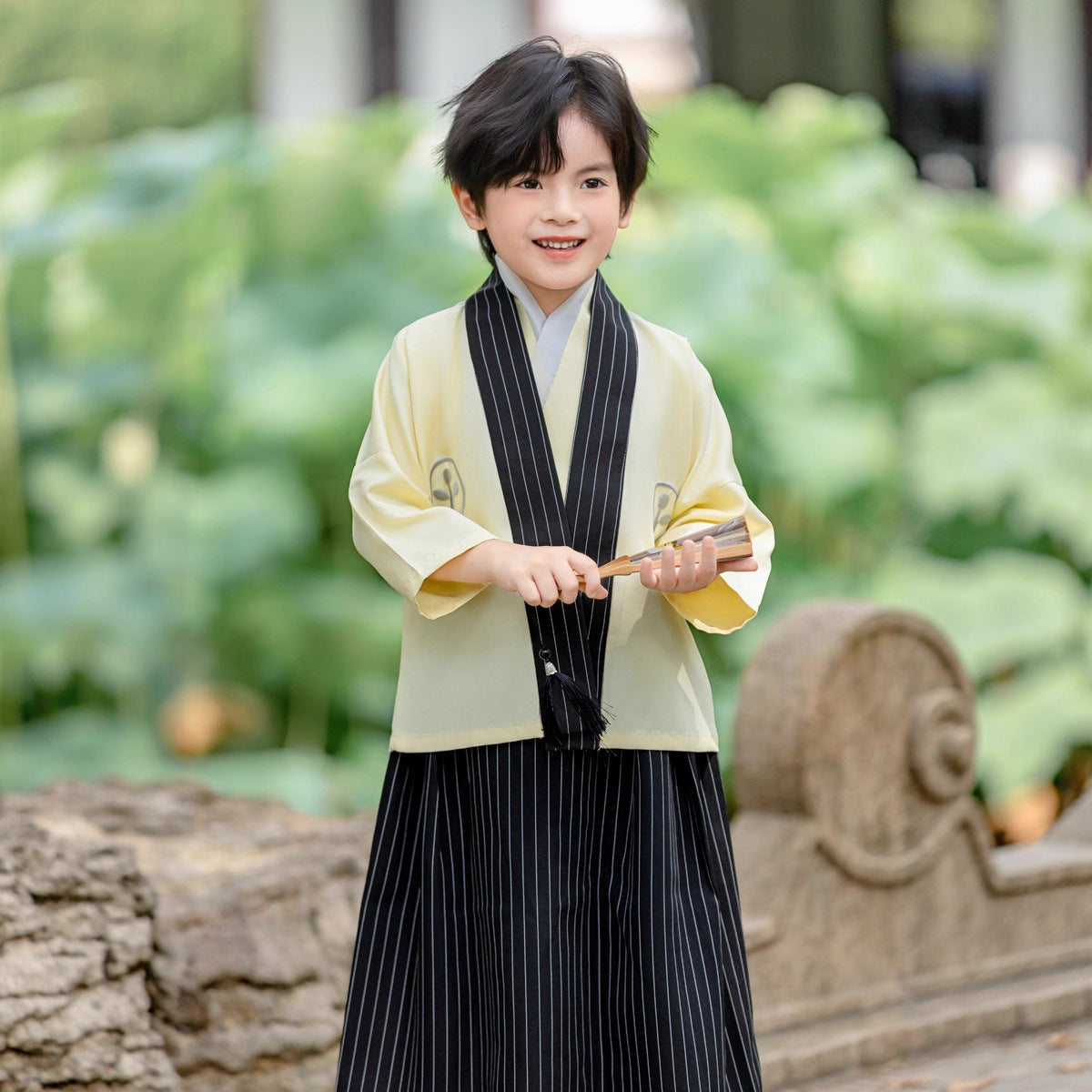 Ensemble kimono jaune de style japonais pour enfants