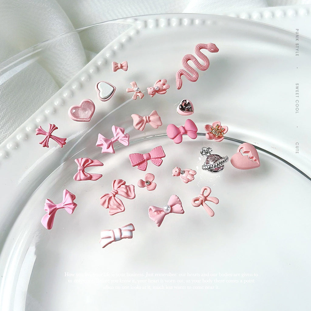 Rose et doux en forme de coeur Bow Matte Love-Heart Nail Strass