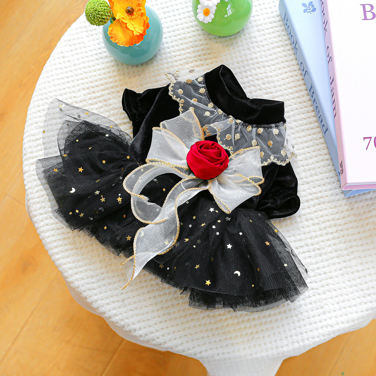 Robe de rose de velours noir pour chiot petit chien