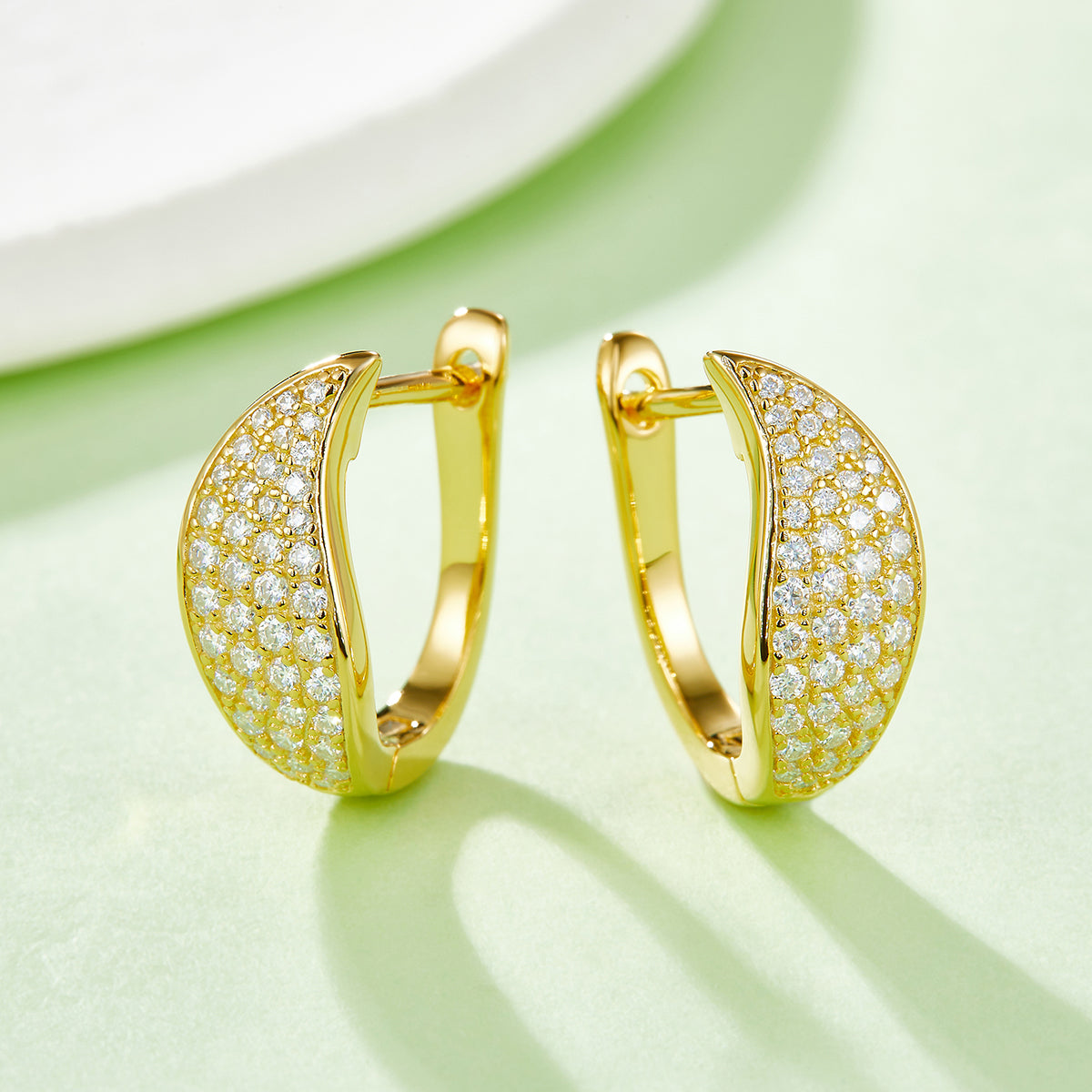 S925 Argent Sterling 82pcs Croissant de Moissanite Boucles d'oreilles Huggie Hoop 16,5mm plaqué platine