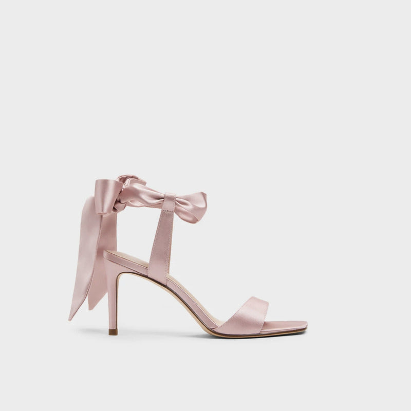 Sandales en cuir mince satiné