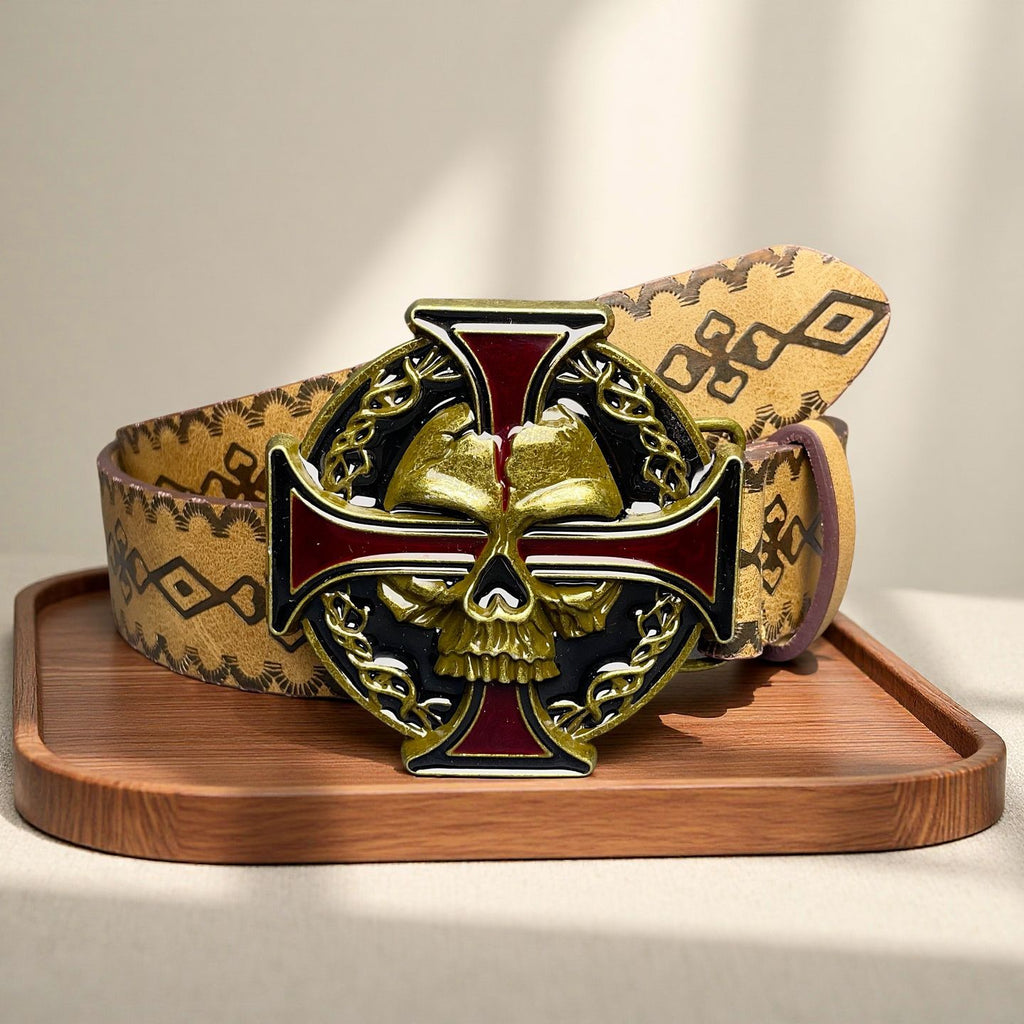 Design inspiré du punk avec boutonnage et motifs texturés