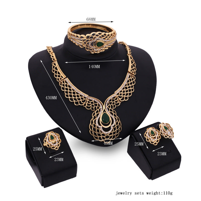 Collier en quatre pièces