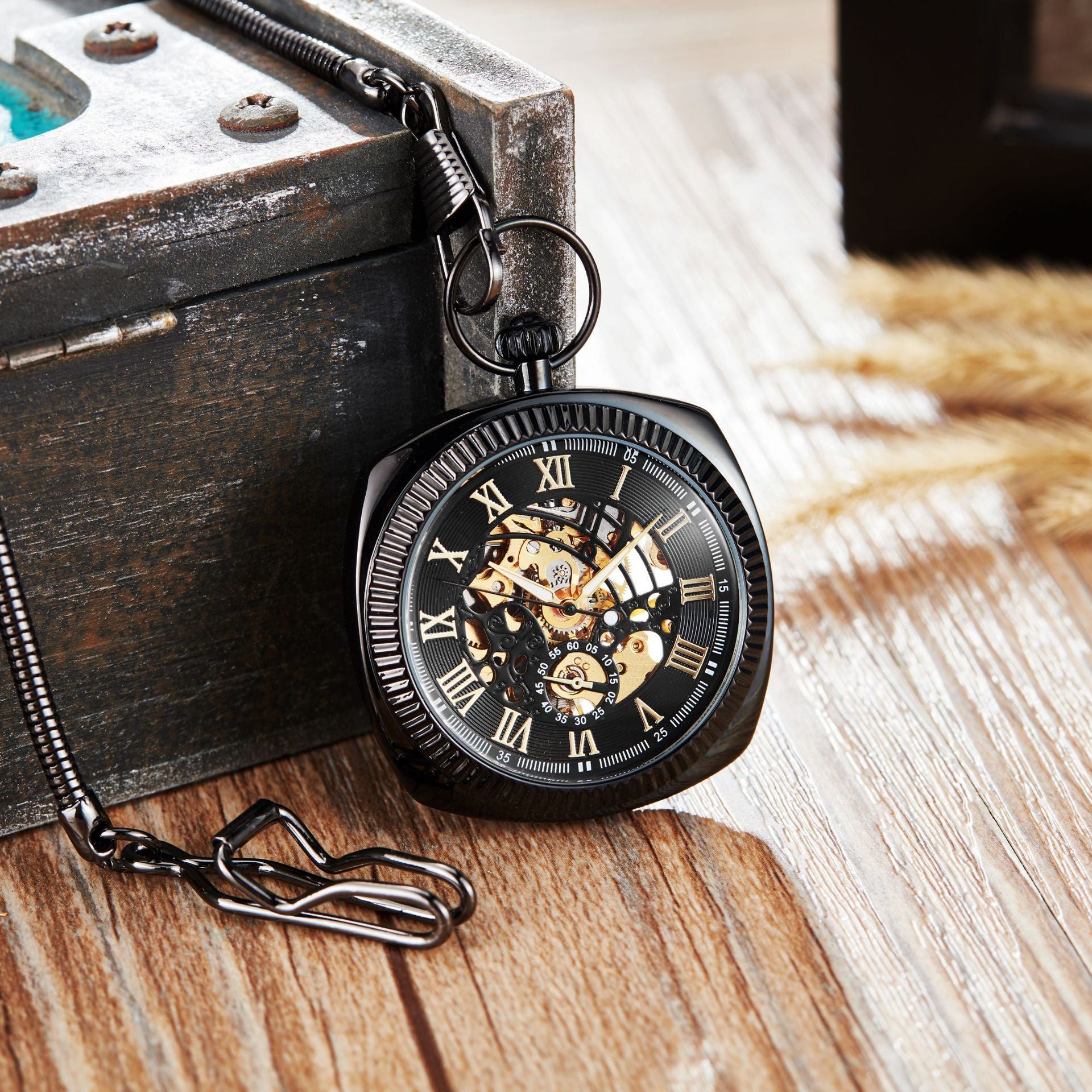Montre de poche classique rétro tendance avec une chaîne