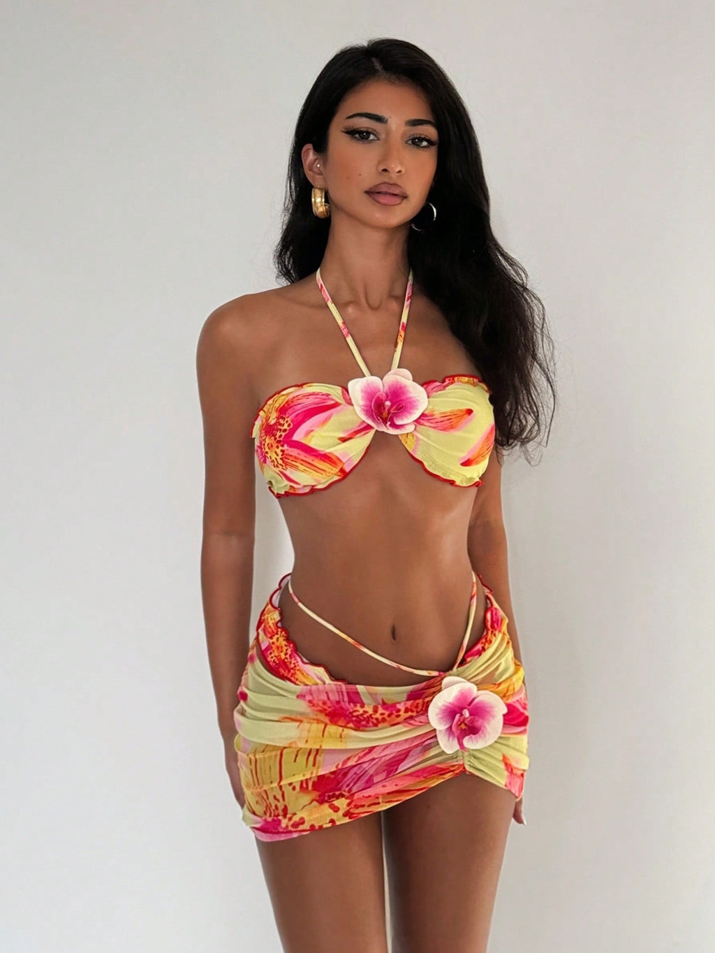 Ensemble de trois pièces de bikini à col haltère imprimé