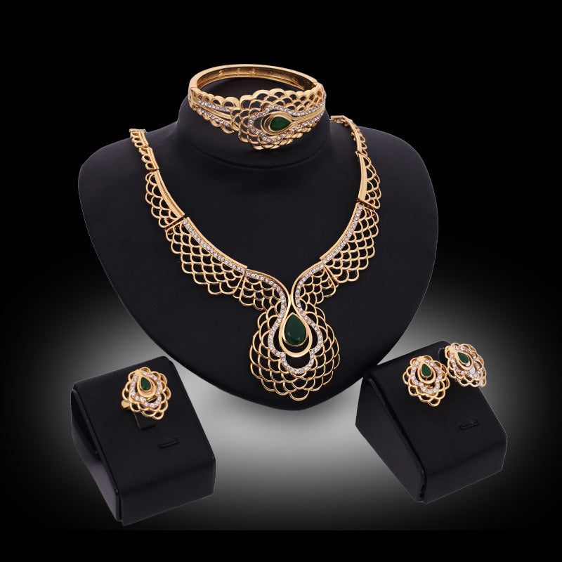 Collier en quatre pièces