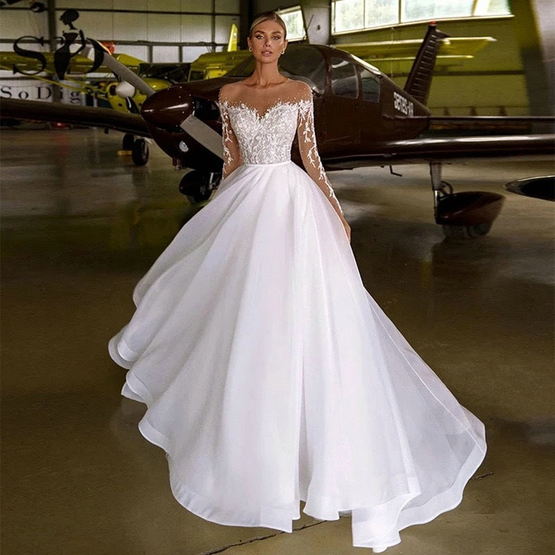 Robe de mariée à manches longues brodées