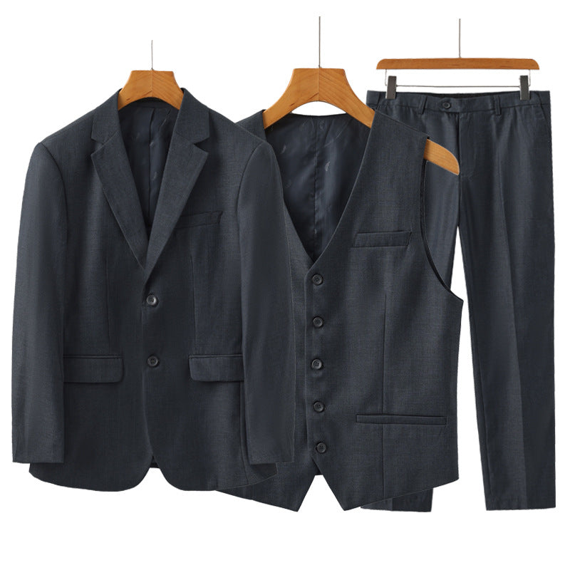 Demande d'un ensemble professionnel de costumes d'affaires