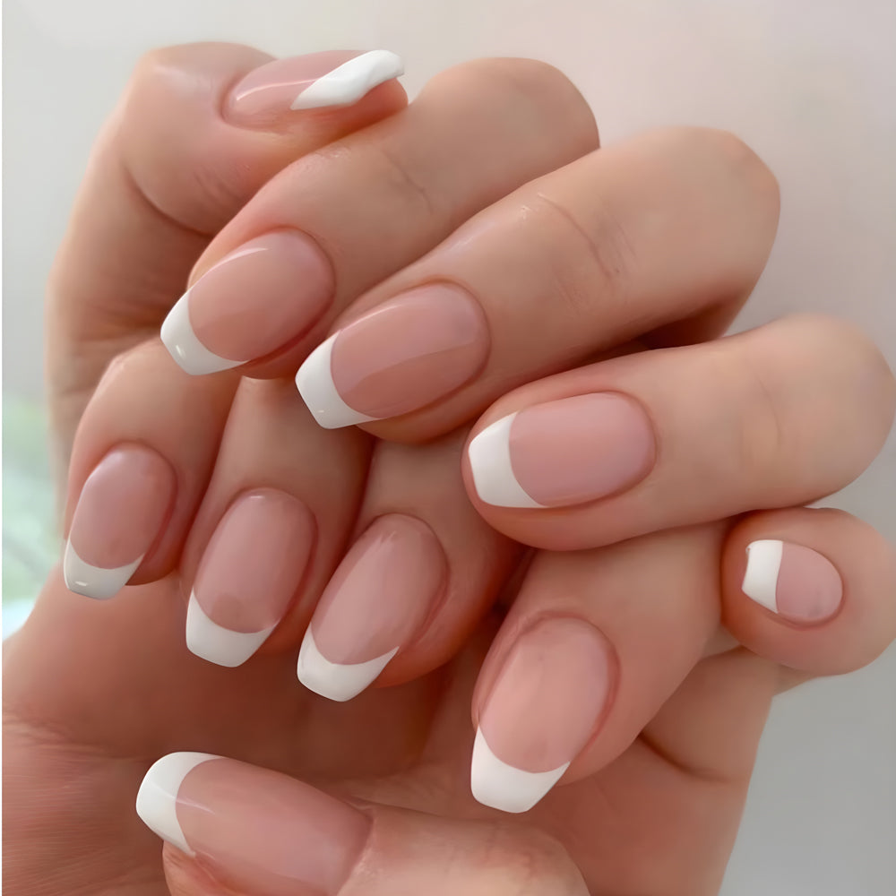 24 Stickers Nail Français Blanc Douce et Classique sont appropriés pour les filles et les femmes avec Mediu