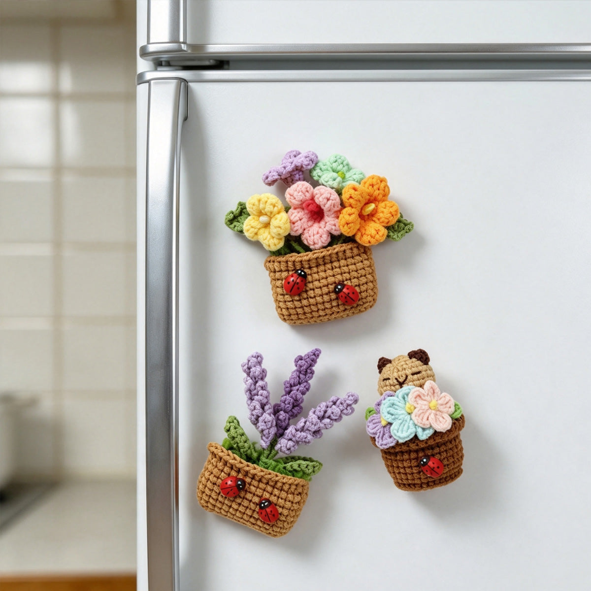 Crochet à la main usine en pot d'aimant de réfrigérateur trois pièces ensemble avec Ladybug accessoires mignon