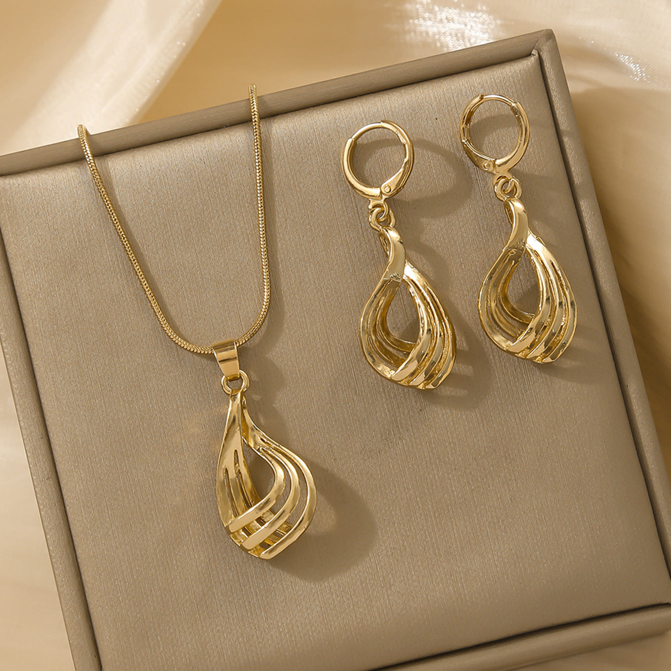 Collier pendentif en forme de coeur pour femmes