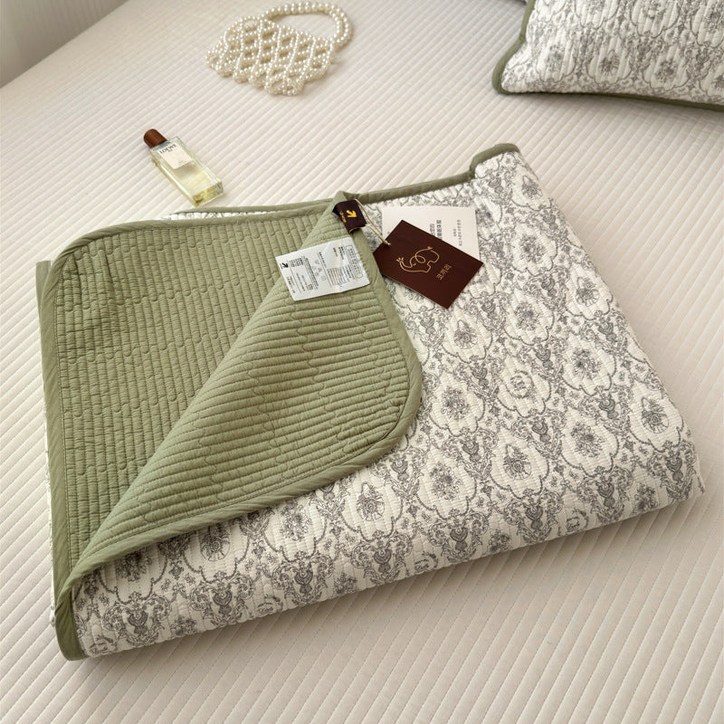 Double-sided pure cotton quilted throw