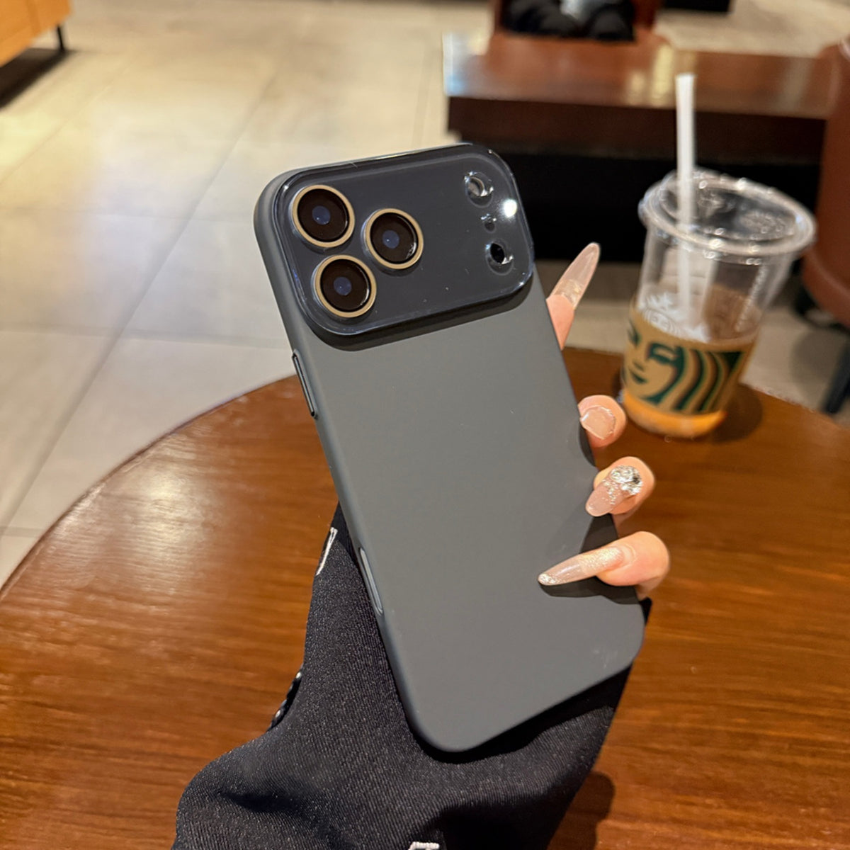 Solid matte color