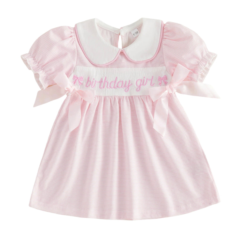 Robe de bébé fille brodée à carreaux roses