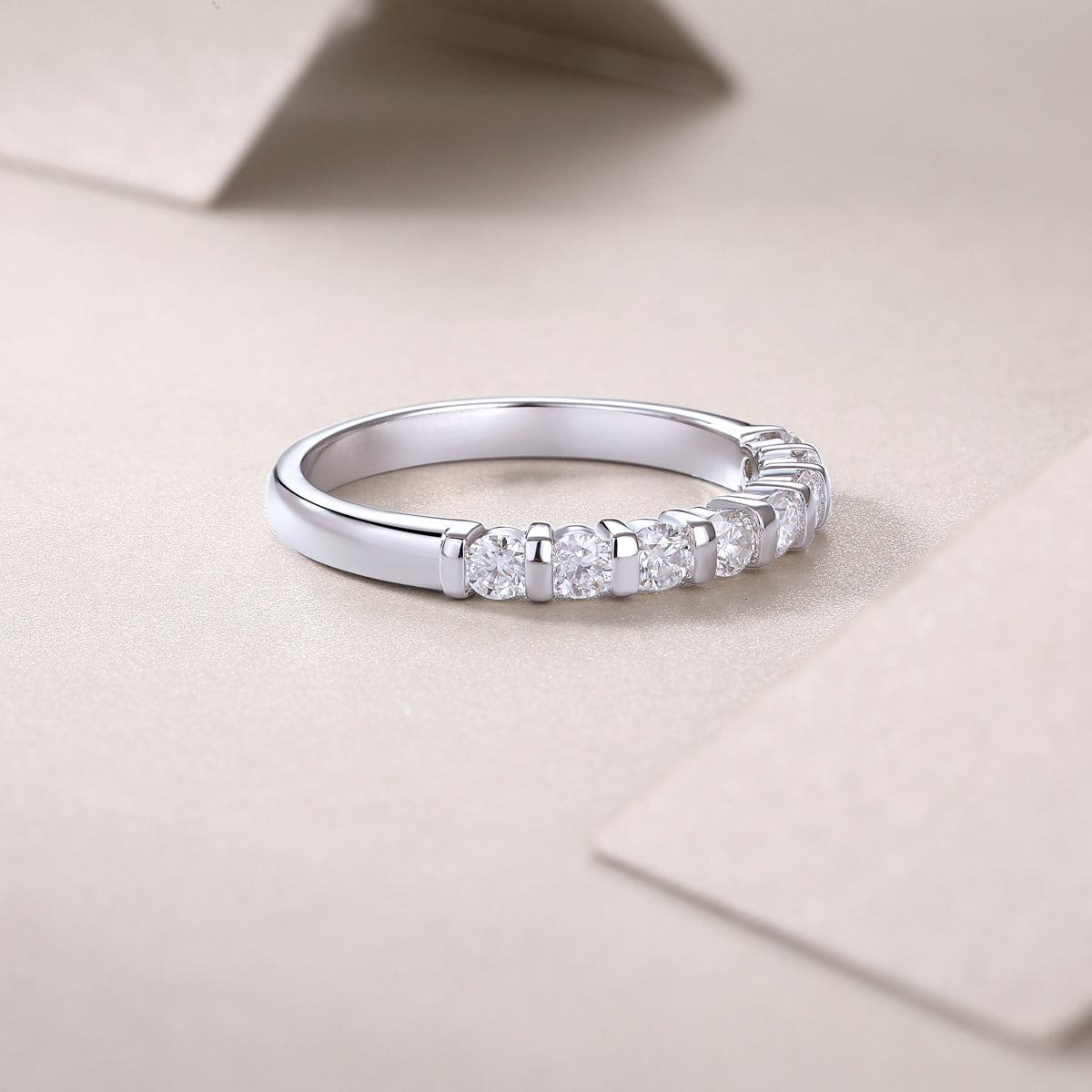 S925 Argent 2.1g Anneau de moussanite plaqué platine