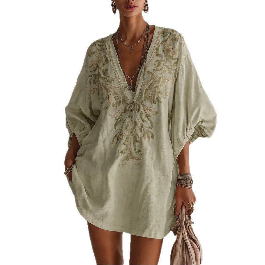 Robe à col V profond à imprimé floral avec un petit motif herbacé