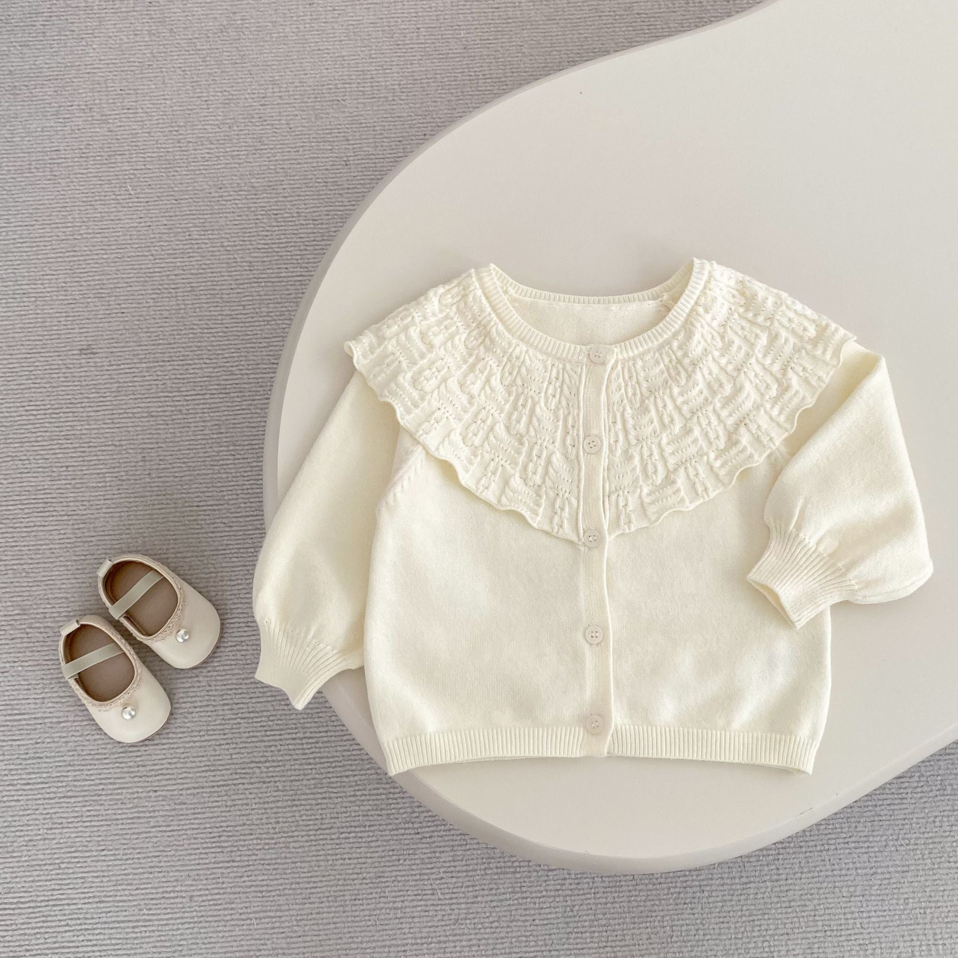Manteau tricoté pour bébé
