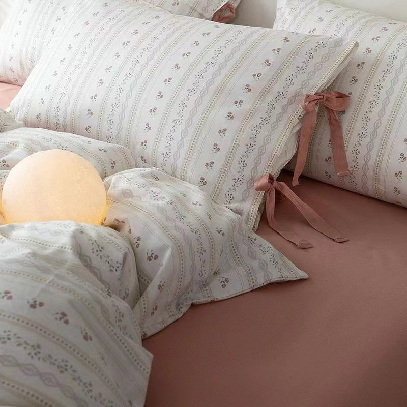 Ensemble de literie à quatre pièces en coton floral rétro nu