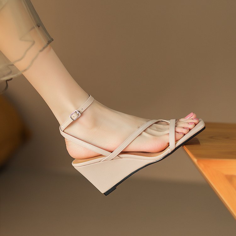 Sandales d'été à pointes haute de gamme pour femmes Square Toe String One Band Invisible Height In