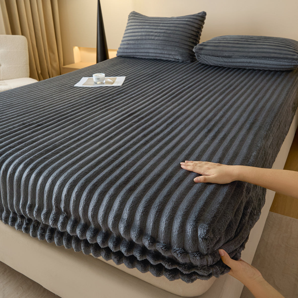 Fleece-lined bed sheet