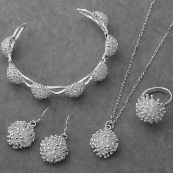 Bracelet pendentif collier anneau boucle d'oreille quatre pièces ensemble